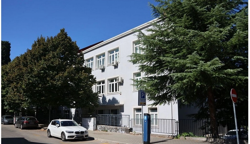 Djeca iz mostarske škole već osmi dan nisu u klupama, nadležni roditelje i mališane prepustili samima sebi